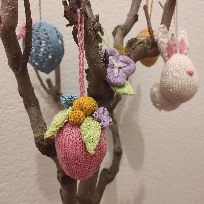 Strickanleitung „Blume und Ei“
