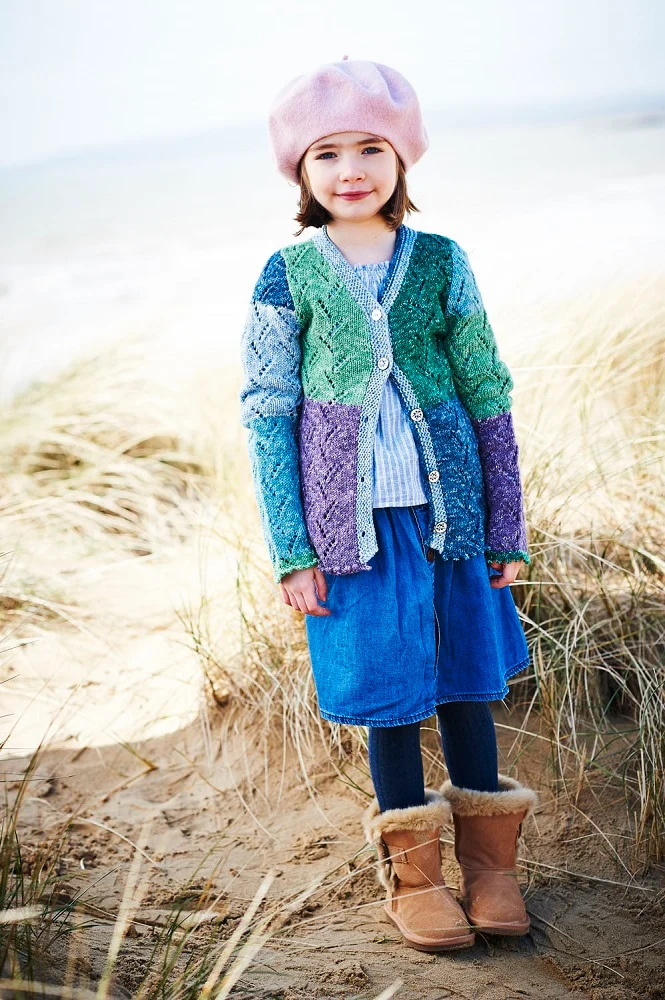 Strickanleitung Stylecraft Batik Swirl DK Nr. 9539: Kinderjacke und Fäustlinge