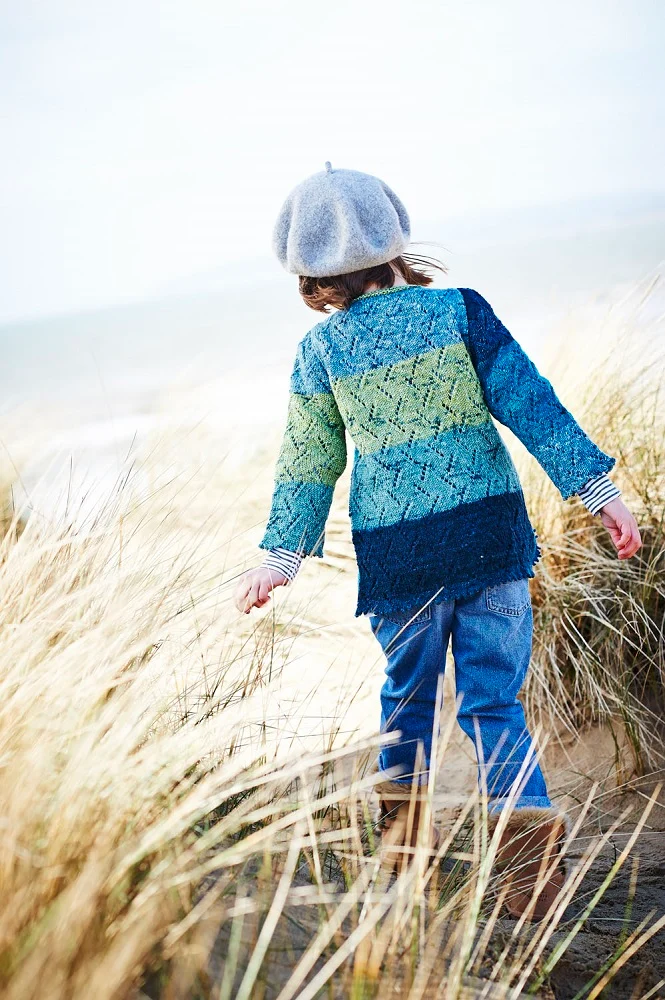 Strickanleitung Stylecraft Batik Swirl DK Nr. 9539: Kinderjacke und Fäustlinge