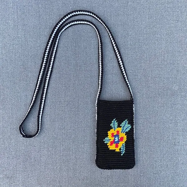 Häkelanleitung „Flower“-Handyhülle
