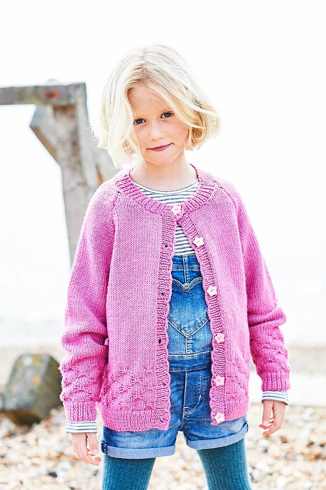 Strickanleitung Stylecraft Bellissima DK Nr. 9704 Mädchenjacken