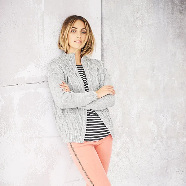 Strickanleitung Stylecraft Bellissima DK Nr. 9582: Pullover und Jacke mit Zopfmuster