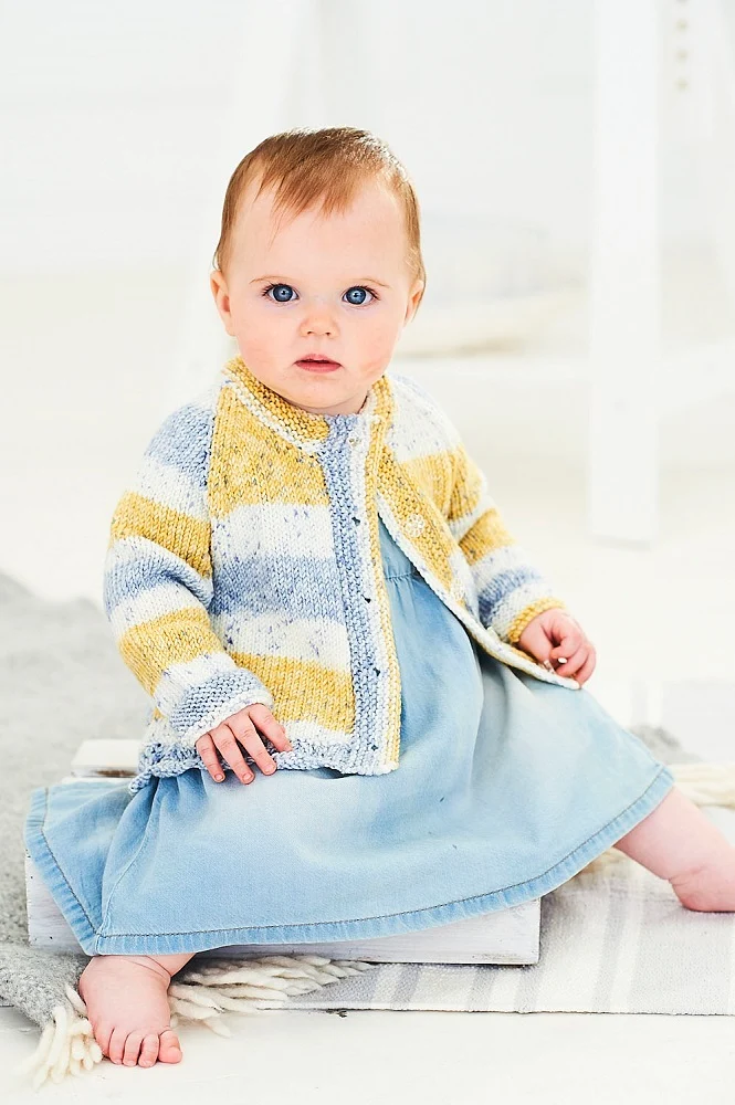 Strickanleitung Stylecraft Bambino Prints DK Nr. 9747 Baby-Pullover und -Jacke