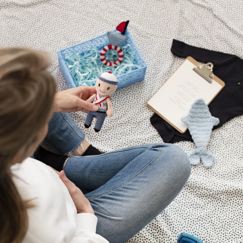 Häkelpaket für eine kleine Matrosenfigur