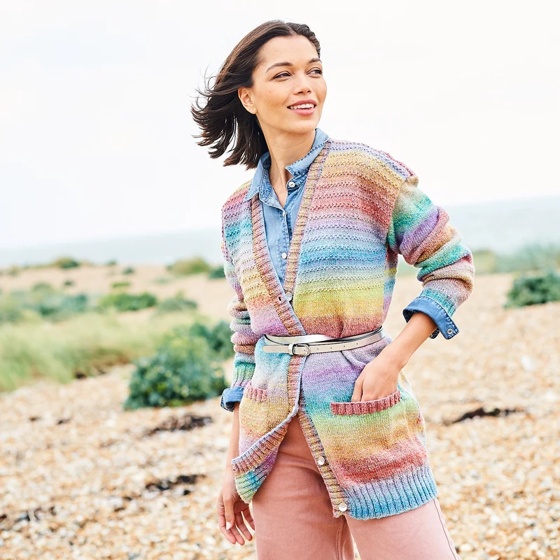 Stylecraft-Strickanleitung „Chromatic“ – Cardigan mit kurzen und langen Ärmeln (2 Designs)