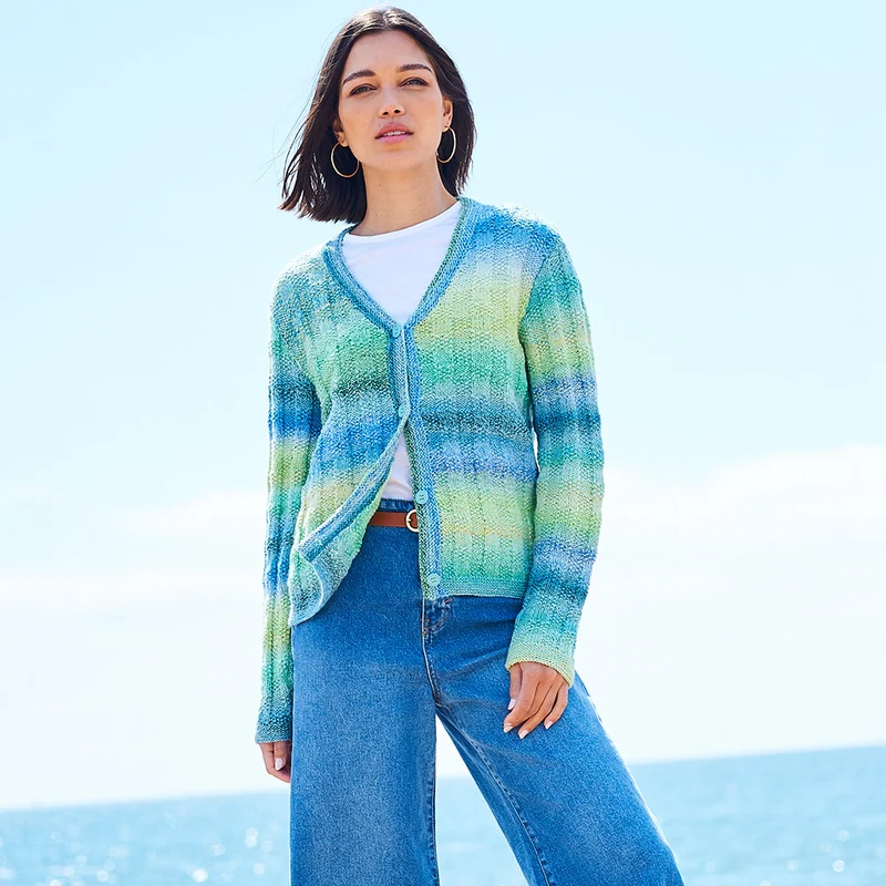 Stylecraft-Strickanleitung „Chromatic Round- And V-Neck Cardigan“ (2 Designs)