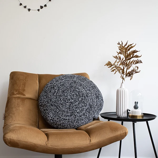 Yarn and Colors Dazzling Comfy Cushion Häkelpaket Weiß / Schwarz