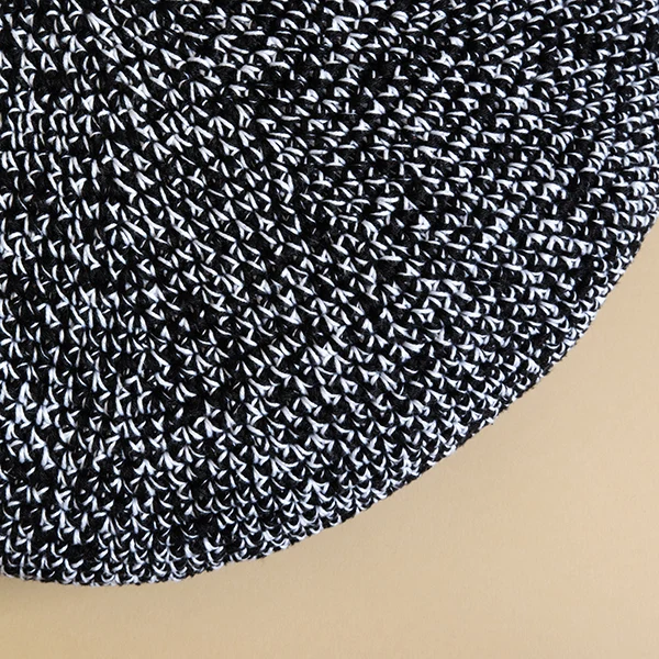 Yarn and Colors Dazzling Comfy Cushion Häkelpaket Weiß / Schwarz