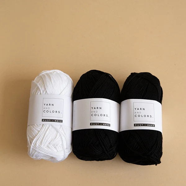 Yarn and Colors Dazzling Comfy Cushion Häkelpaket Weiß / Schwarz