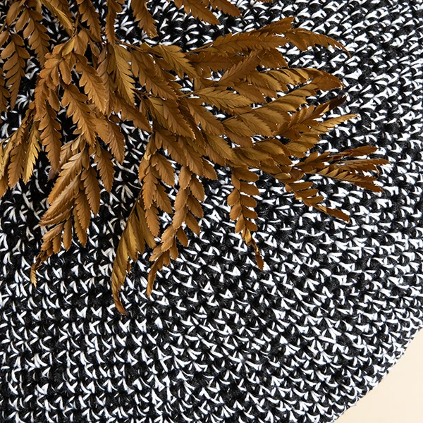 Yarn and Colors Dazzling Comfy Cushion Häkelpaket Weiß / Schwarz
