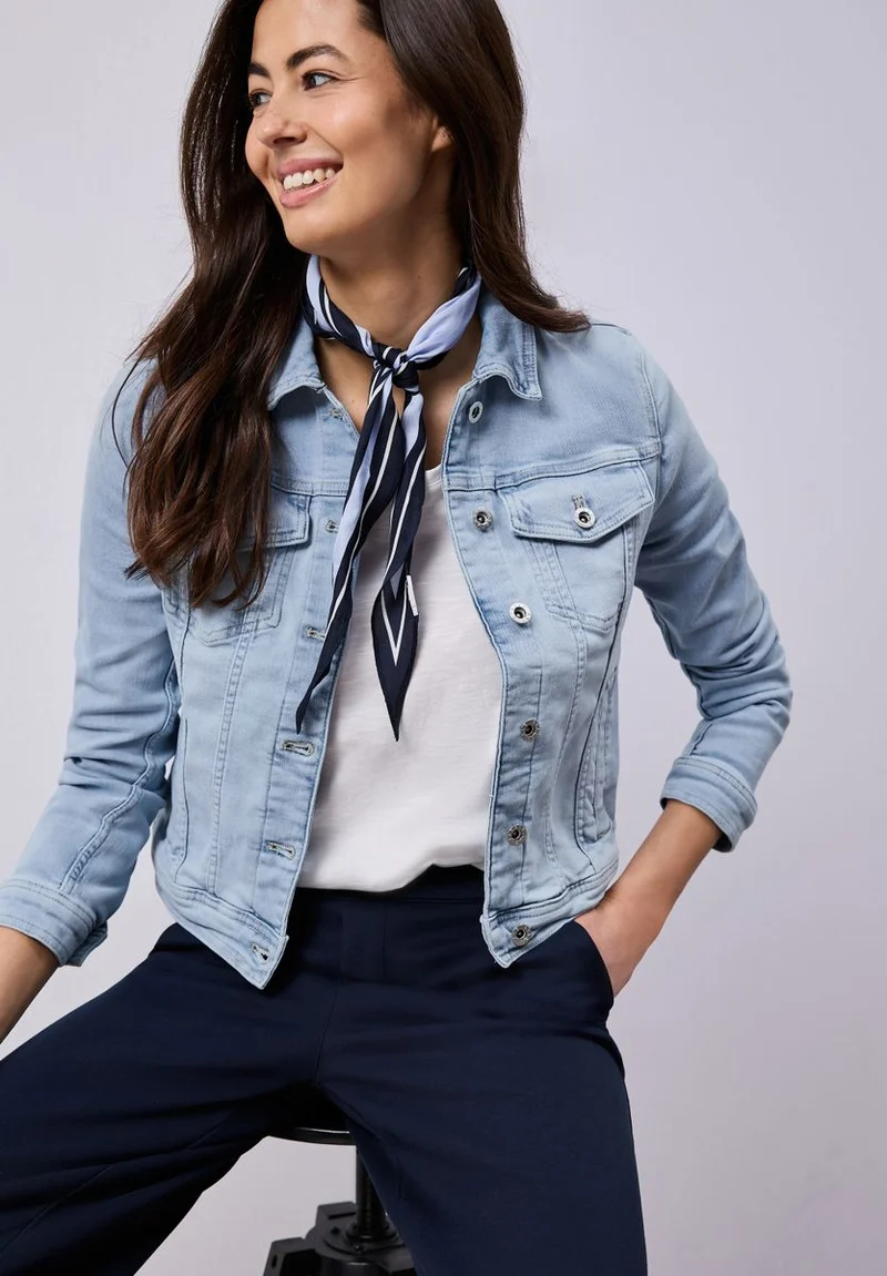 Jeansjacke mit Brusttaschen und Knöpfen