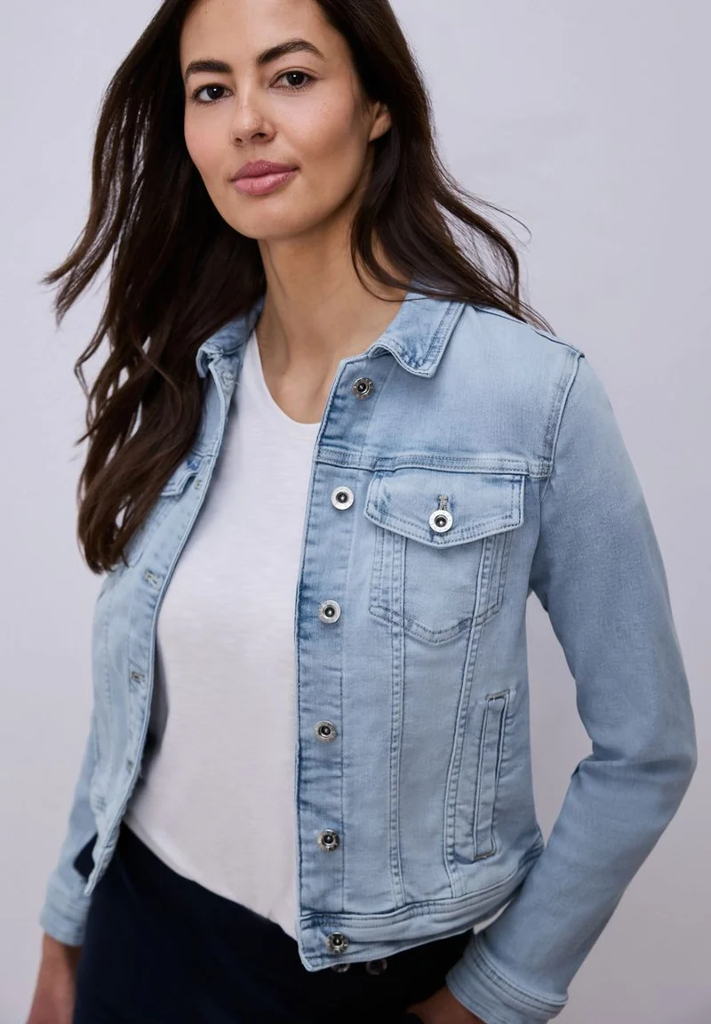 Jeansjacke mit Brusttaschen und Knöpfen