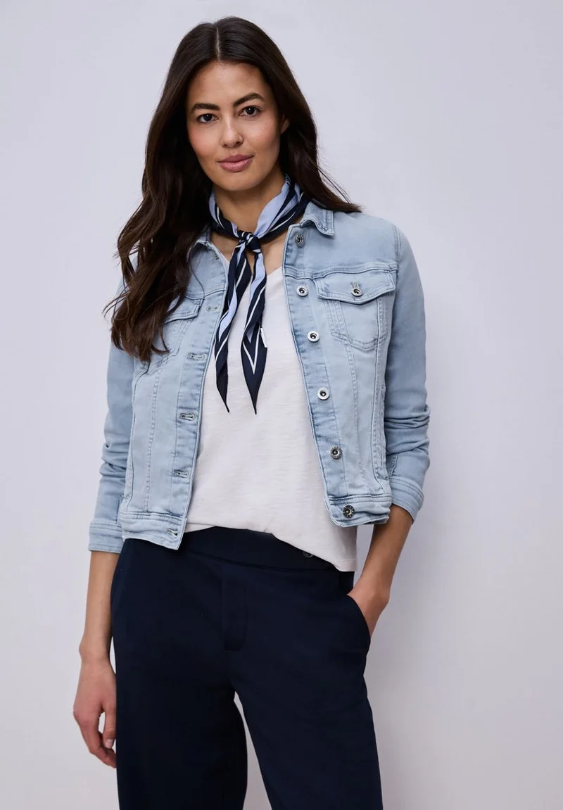 Jeansjacke mit Brusttaschen und Knöpfen