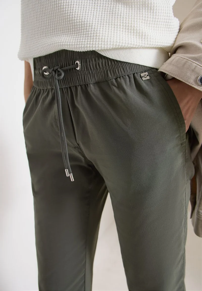 Mid Waist Slim Leg Hose im Casual Fit