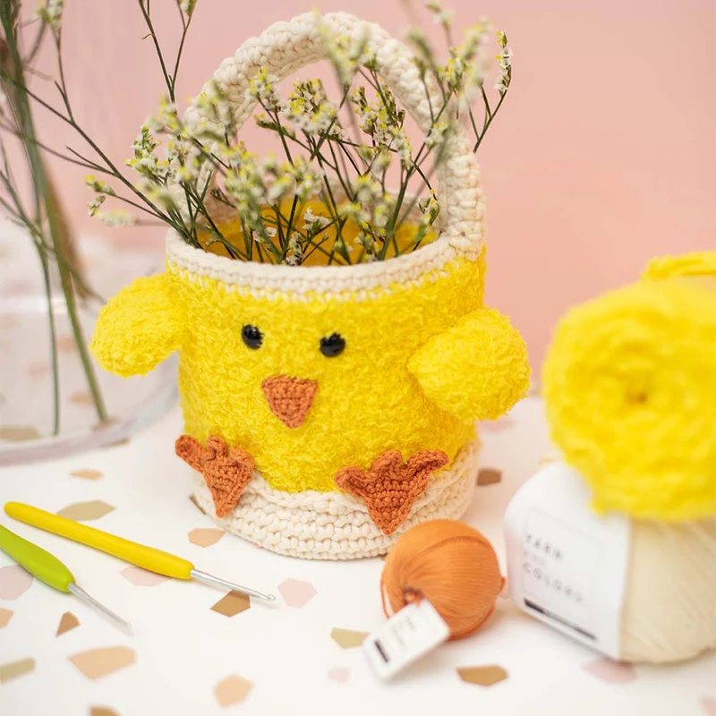 Häkelanleitung für einen Osterkorb mit Küken
