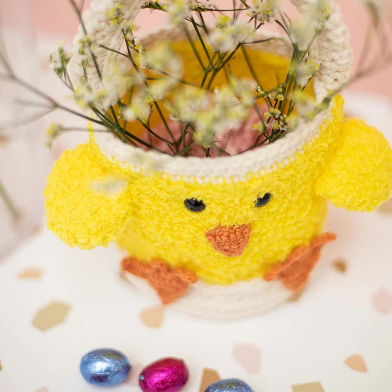 Häkelanleitung für einen Osterkorb mit Küken