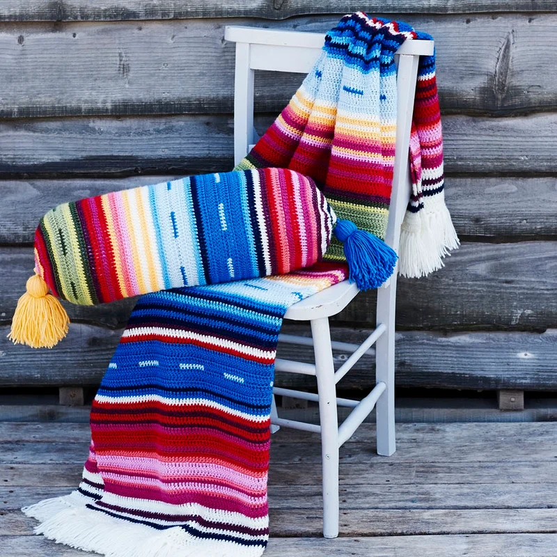 Häkelanleitung Stylecraft Life DK Nr. 9436 Decke und Rollkissen