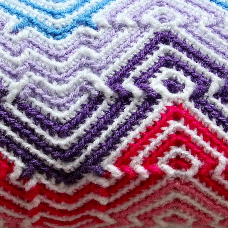 Häkelanleitung für ein Rollkissen im Zickzack-Mosaik-Stil (digital)