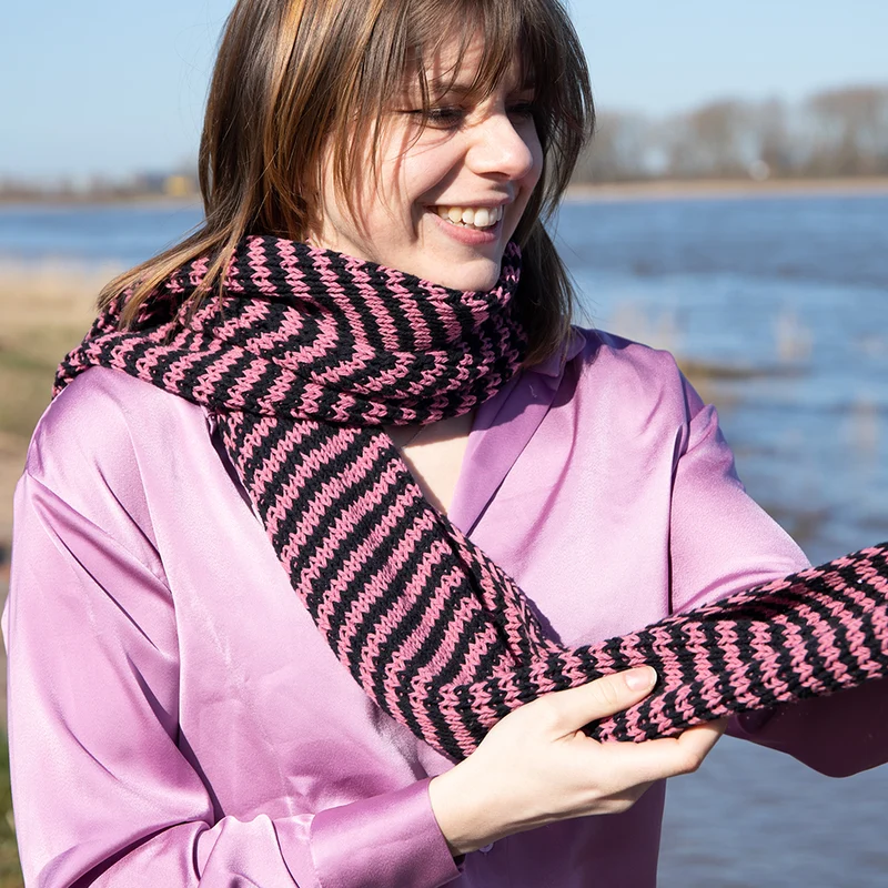 Strickpaket für einen gestreiften Schal