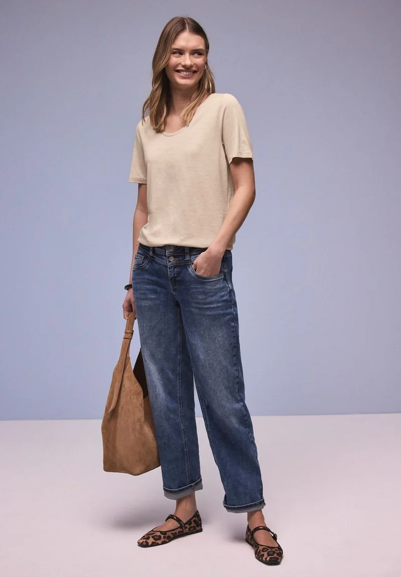 Basic T-Shirt mit gerundetem V-Neck