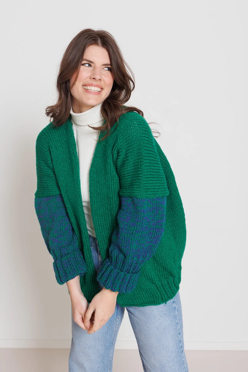 Knipmode „Yarn and Colors“ Midi-Strickjacke – Strickpaket