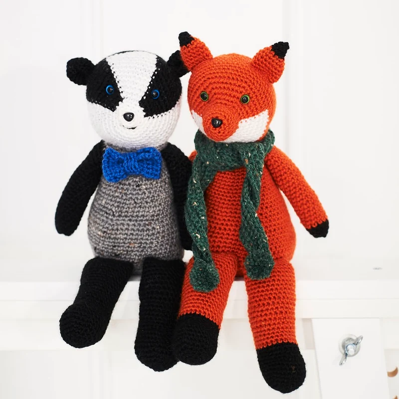 Häkelanleitung Stylecraft Life DK Nr. 9665 Fuchs und Dachs (digital)