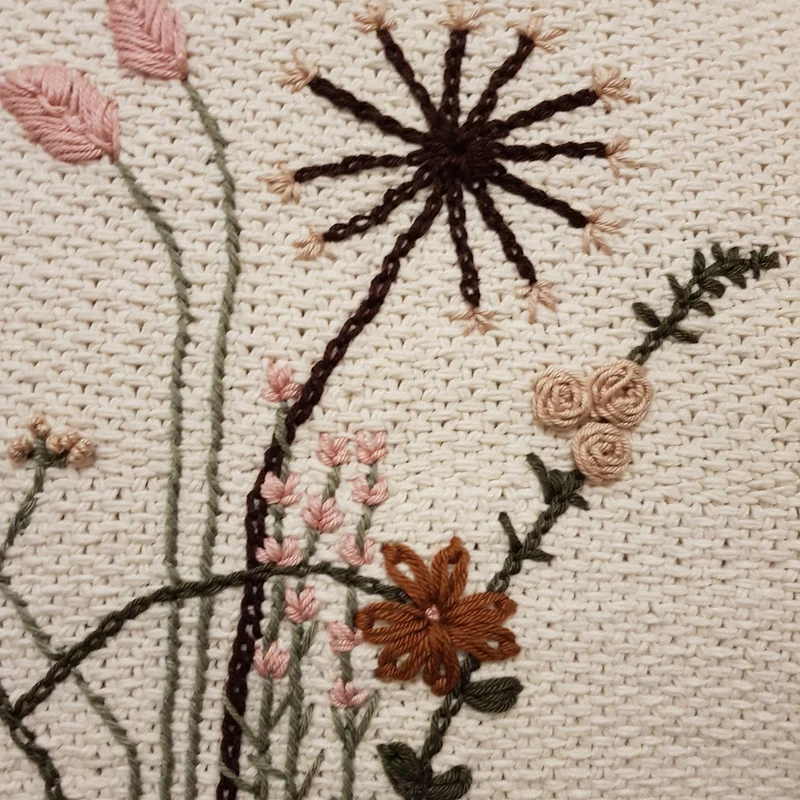 Strickanleitung „Kissen mit gestickten Blumen“ (digital)