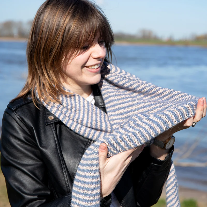 Strickpaket für einen gestreiften Seidenschal