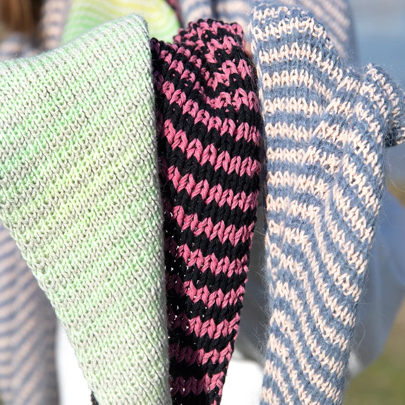 Strickpaket für einen gestreiften Seidenschal