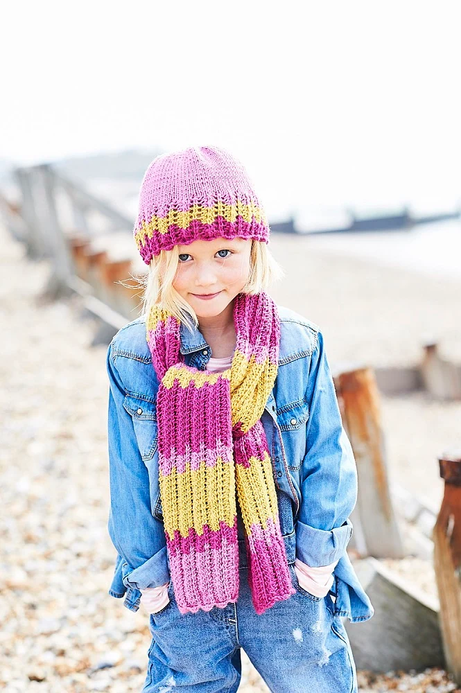 Strickanleitung Stylecraft Bellissima DK Nr. 9706: Jacke, Schal und Mütze für Mädchen