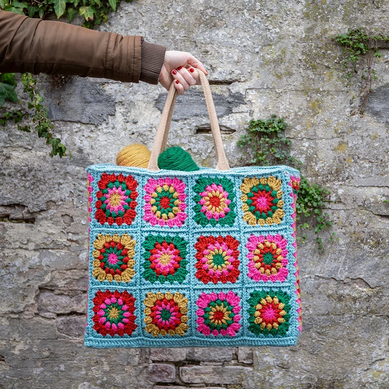 Trendige Granny Square-Tasche-XL-Häkelpaket