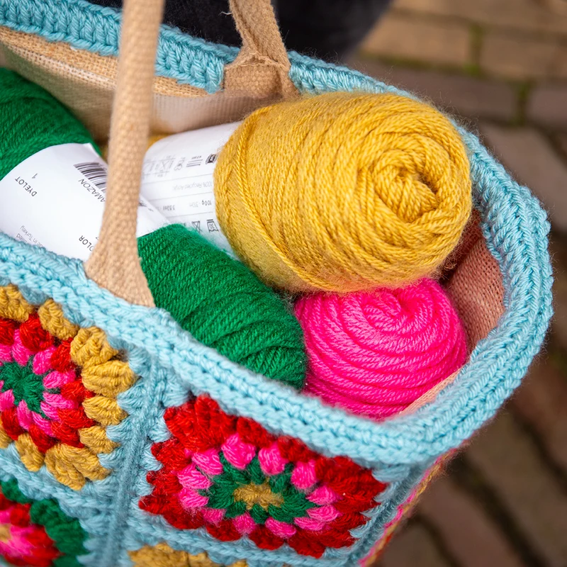 Trendige Granny Square-Tasche-XL-Häkelpaket