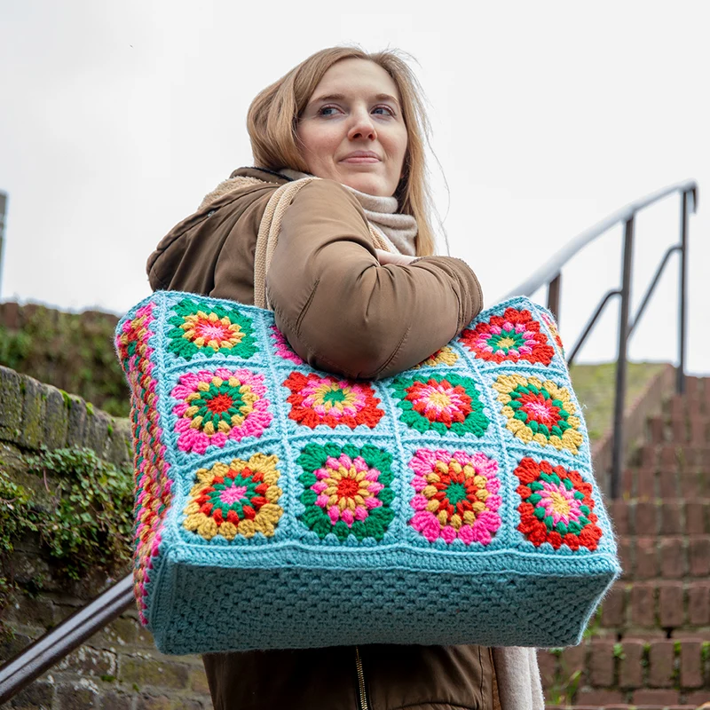 Trendige Granny Square-Tasche-XL-Häkelpaket