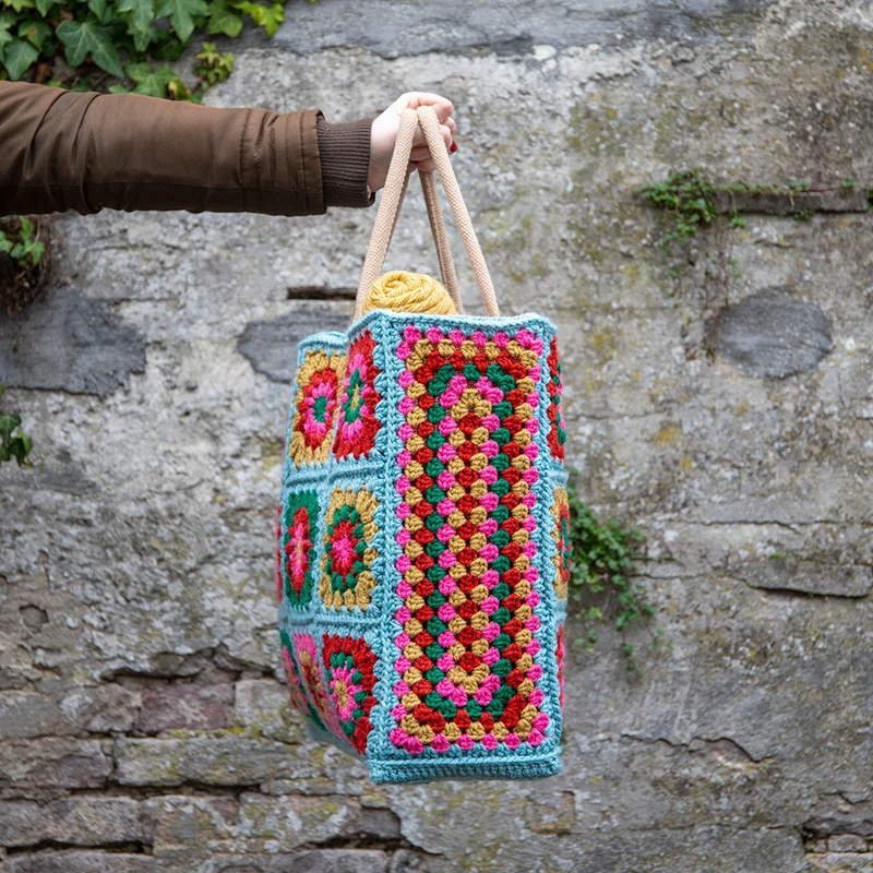 Trendige Granny Square-Tasche-XL-Häkelpaket