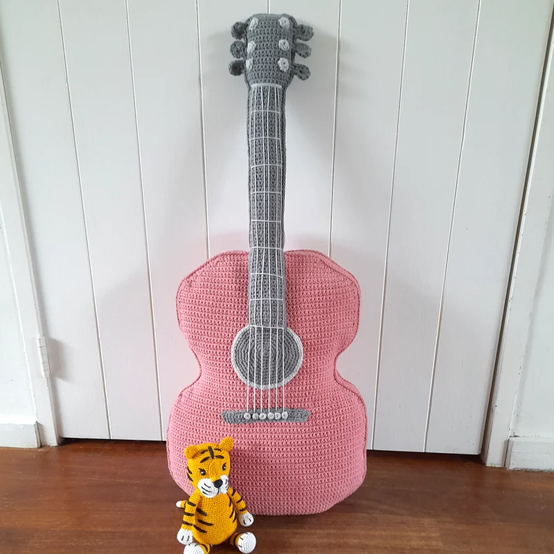 Zierkissen „Gitarre – Da steckt Musik drin“ – Häkelanleitung (Entwerfen & Gewinnen) (digital)