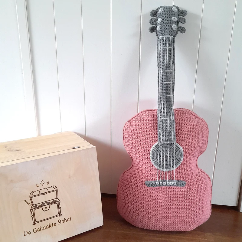 Zierkissen „Gitarre – Da steckt Musik drin“ – Häkelanleitung (Entwerfen & Gewinnen) (digital)