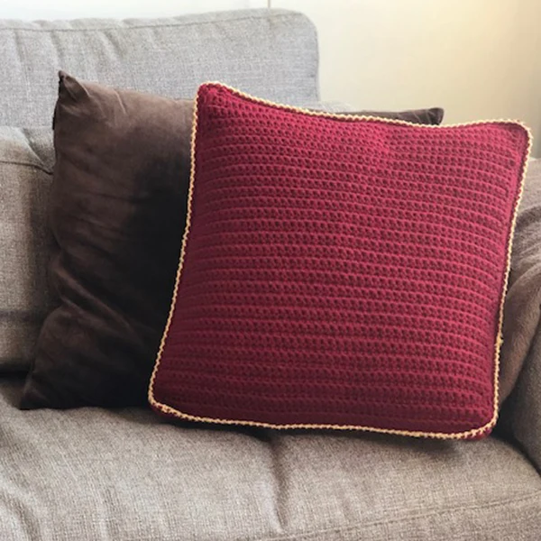 Häkelanleitung für das Kissen „Burgundy Stripes“