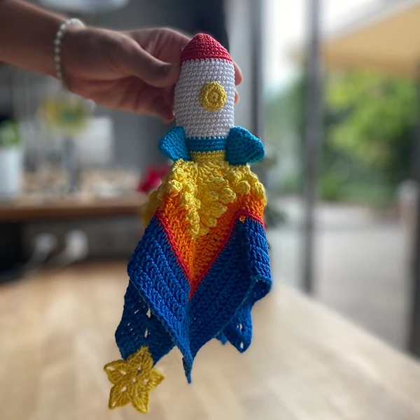 Häkelanleitung für ein Kuscheltuch „Rakete“ (digital)