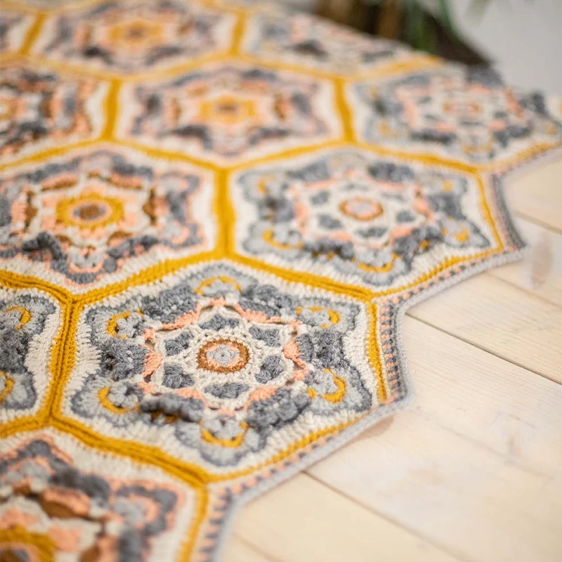 Delft-Decke in Farbe mit „Special DK“-Häkelpaket – Janie Crow