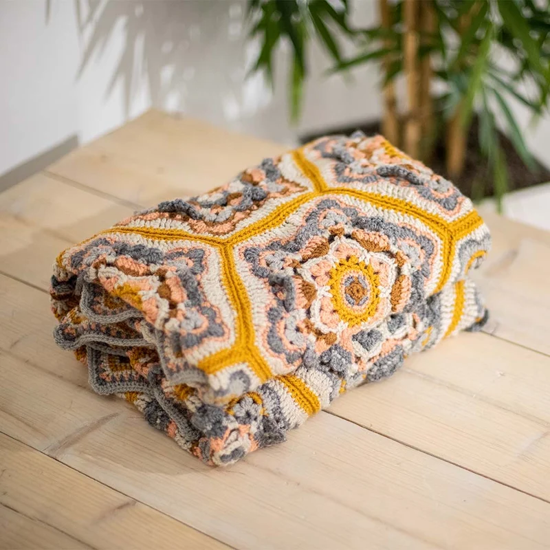 Delft-Decke in Farbe mit „Special DK“-Häkelpaket – Janie Crow