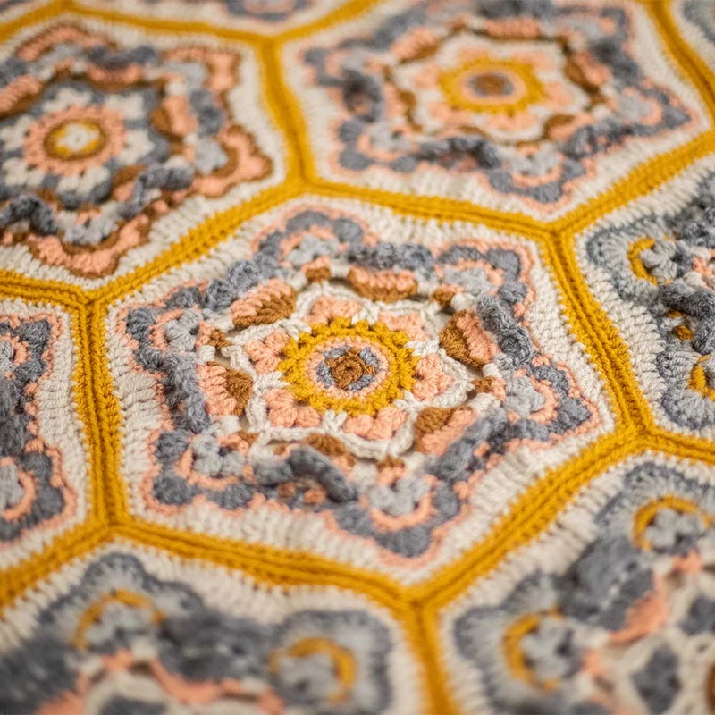 Delft-Decke in Farbe mit „Special DK“-Häkelpaket – Janie Crow