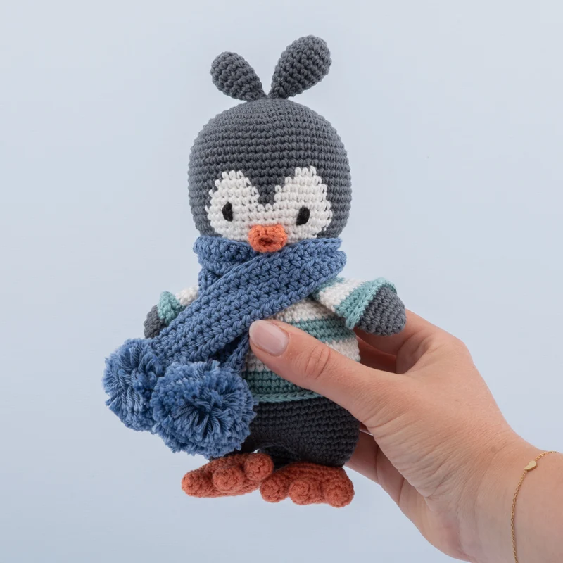 Yarn and Colors „Hoshi the Penguin“ Häkelpaket