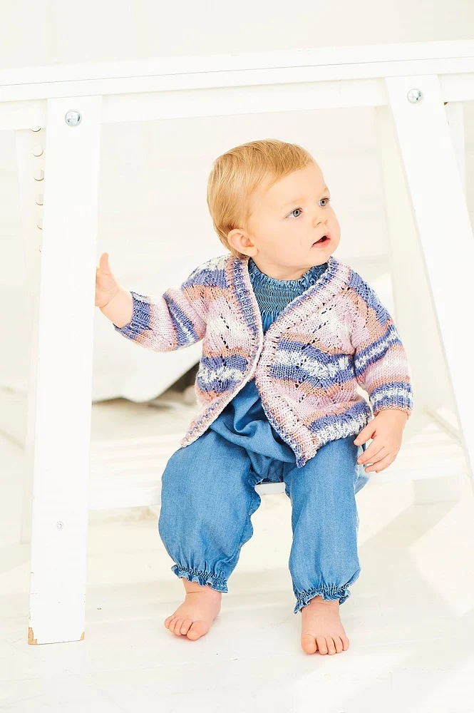 Strickanleitung Stylecraft Bambino Prints DK Nr. 9843 Baby-Jacke und -Pullover