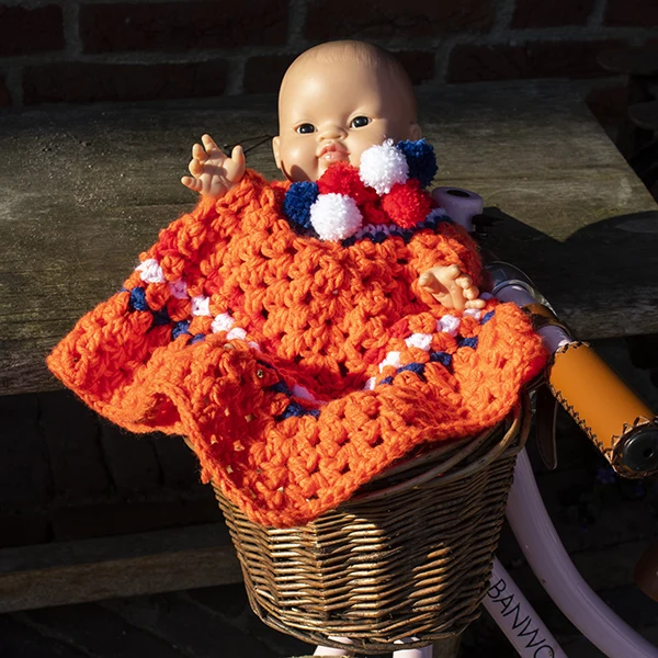 Häkelpaket für einen Babyponcho zum Königstag