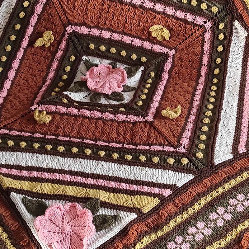 Strickanleitung „Blümchen und Blättchen“-Decke (digital)