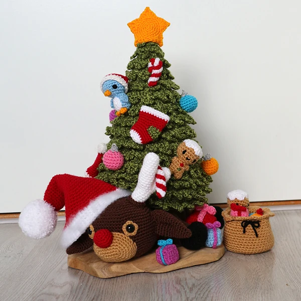 Häkelpaket „Rudolf unter dem Weihnachtsbaum“