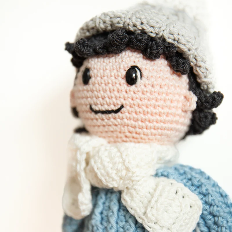 Häkelanleitung für eine Winterpuppe