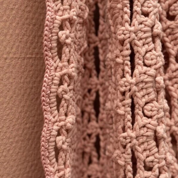Yarn and Colors „Lots of Dots Wrap“ Häkelpaket