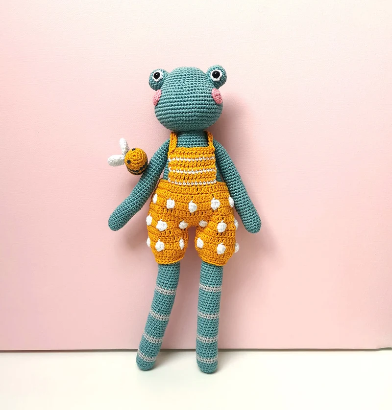 Häkelpaket „Frosch Farah“ – Mrs. Milly
