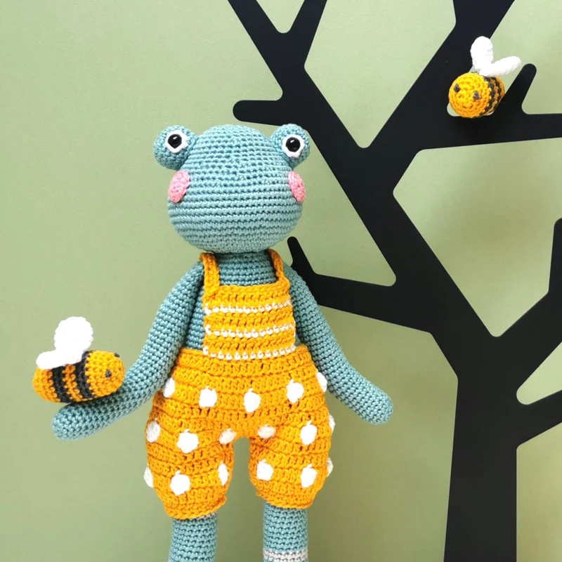 Häkelpaket „Frosch Farah“ – Mrs. Milly